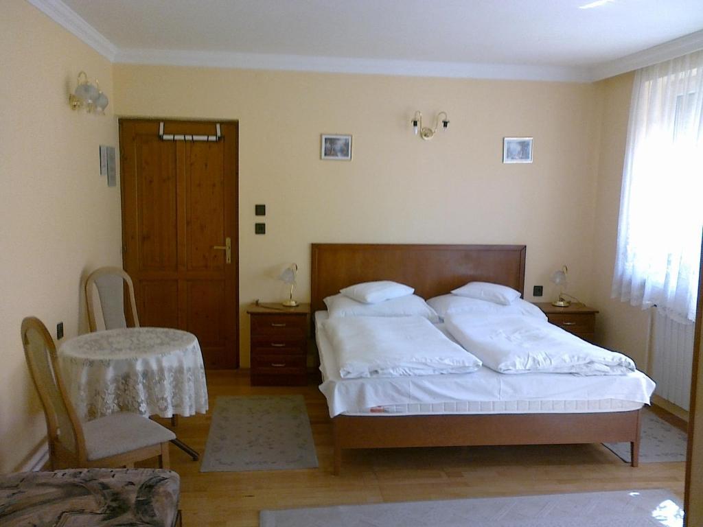 Szieszta Panzio Bed & Breakfast Sárvár Rom bilde