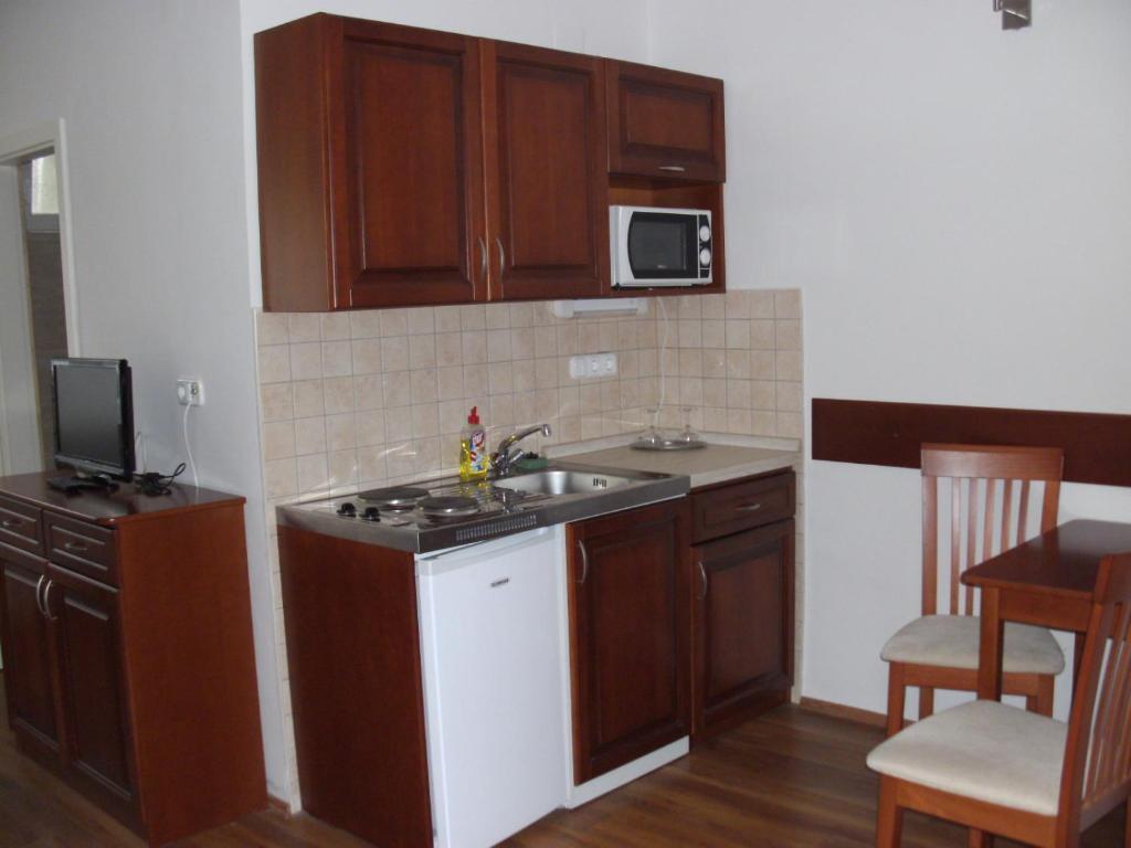 Szieszta Panzio Bed & Breakfast Sárvár Rom bilde