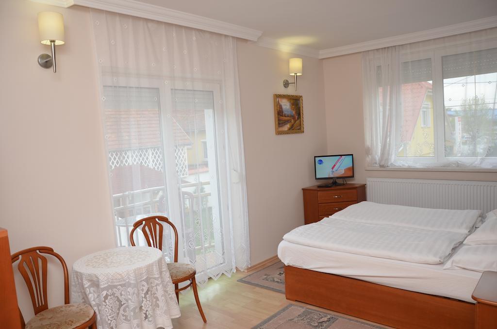 Szieszta Panzio Bed & Breakfast Sárvár Eksteriør bilde